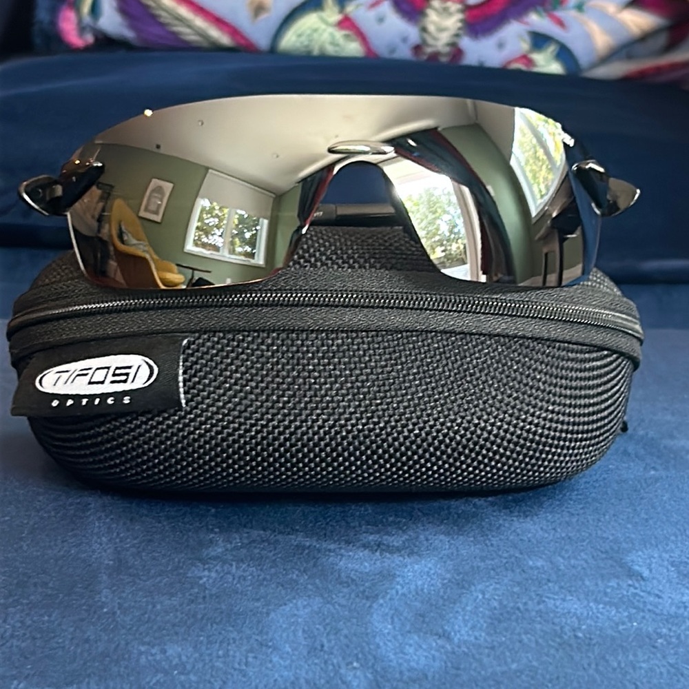 Tifosi sports sunglasses